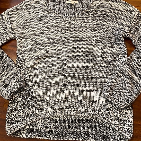 Francesca’s striped Gray V-Neck Sweater with Chunky Knit size medium NWOT - Picture 13 of 13